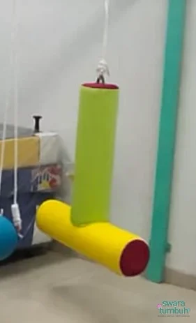 Ayunan terapi anak berbentuk huruf T