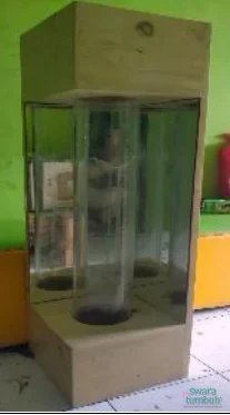 Tube light dalam kabinet kayu